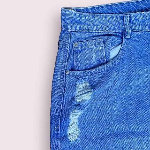 ASOS | Women’s | Plus Ripped Boyfriend Jean in Mid Wash Blue | Size: 20 - Picture 6 of 9